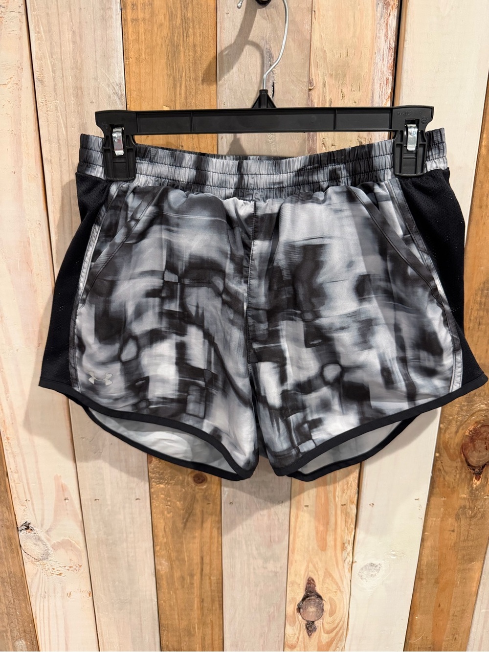 Under Armour Women's Black & Gray Abstract Print Athletic Shorts